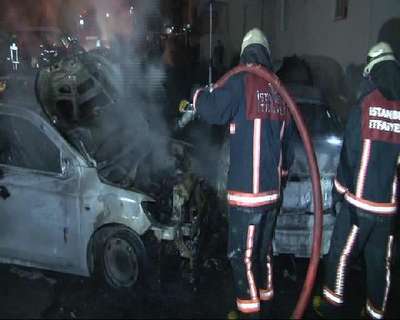 Üsküdar'da site otoparkındaki 9 araç kundaklandı