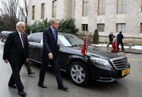 Cumhurbaşkanı Erdoğan, TBMM Başkanı İsmail Kahraman'ı ziyaret etti
