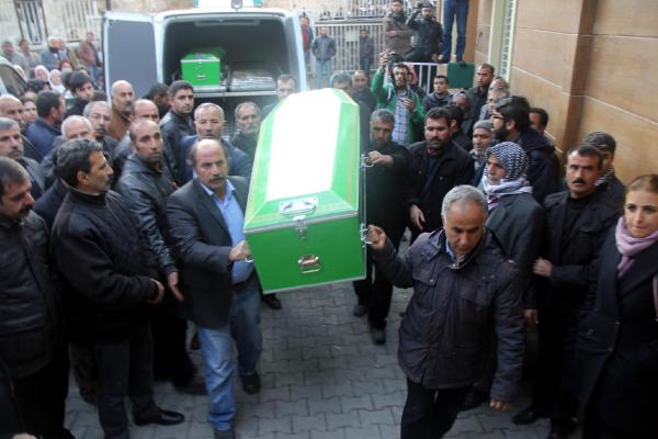 Cizre'de operasyonda ölen 2 kişinin cenazesi Şanlıurfa’da yakınlarına teslim edildi