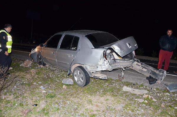 TIR çarpan sürücü otomobili için ağladı