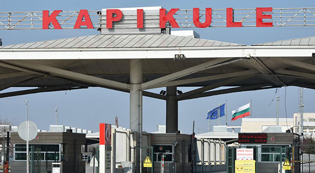 Avrupa'ya açılan tüm sınır kapıları kapatıldı