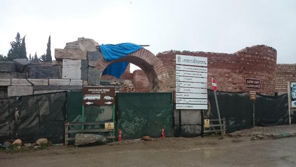 Fırtına brandayı kaldırınca Lefke Kapı’nın yeni hali ortaya çıktı