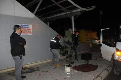 Gaziantep'te, bomba şüphesiyle patlatılan çantadan kıyafet çıktı