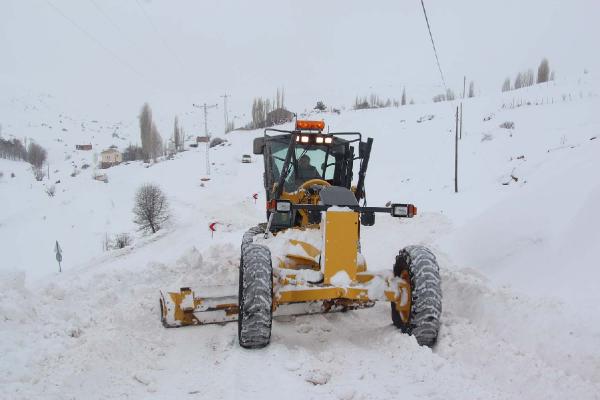 Sivas'ta 82 köy yolu ulaşıma kapalı