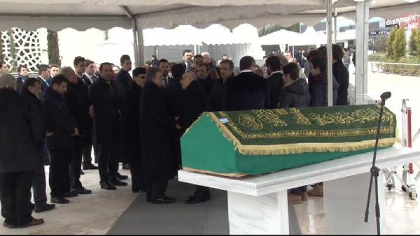 Abdulah Gül kayınpederini son yolculuğuna uğurluyor (1)