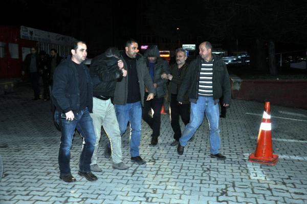 ATM’ye düzenek kuran 3 şüpheli suçüstü yakalandı