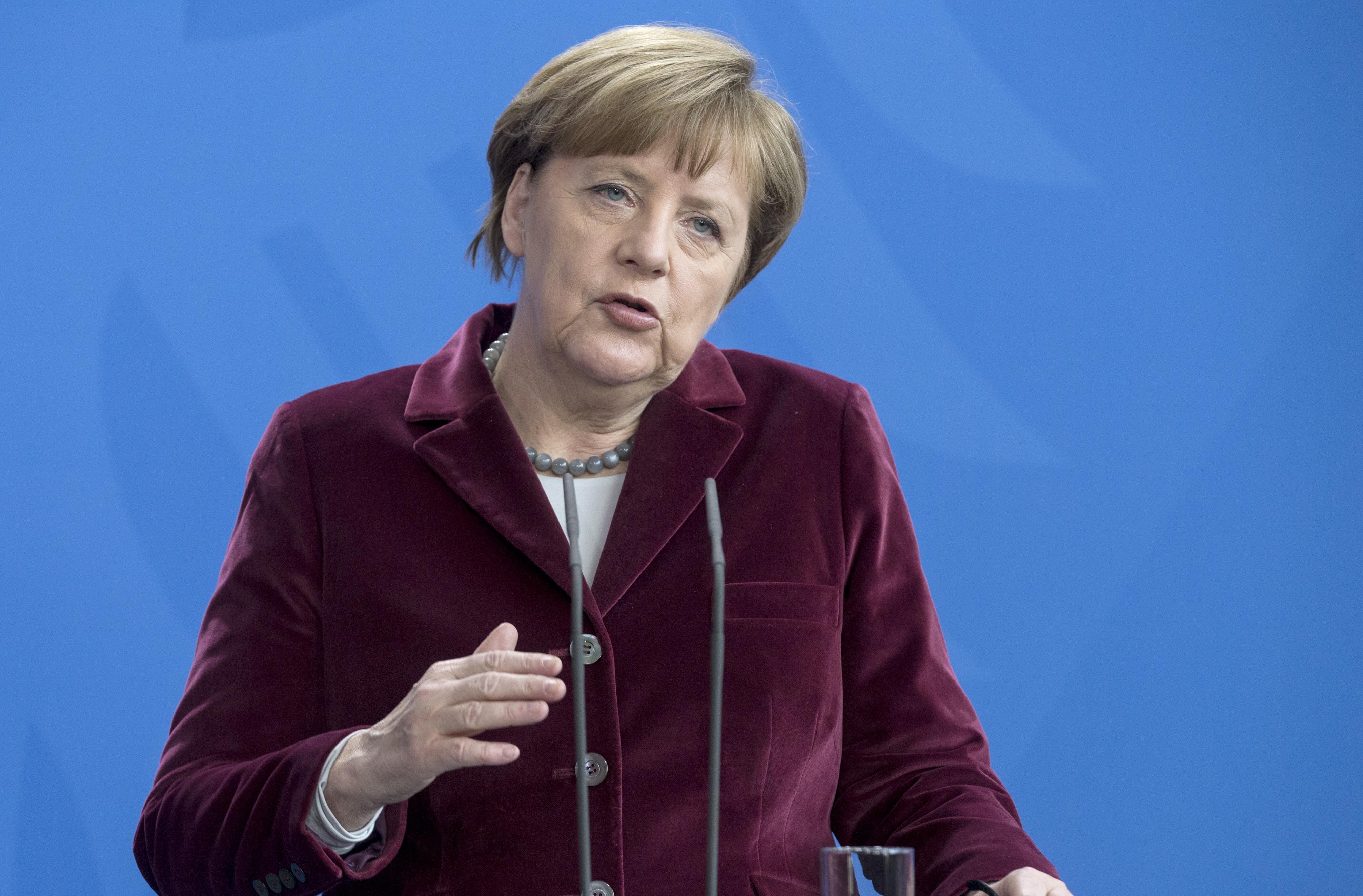Merkel, mülteci krizinden SPD'yi sorumlu tuttu