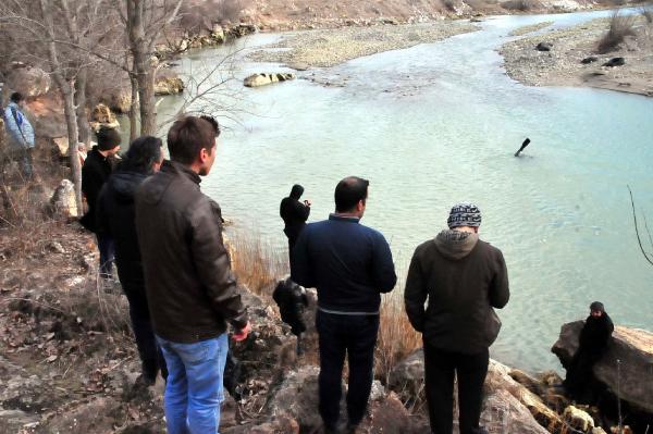 Kelkit Çayı kıyısında 45 gündür kayıp torununu arıyor (2)