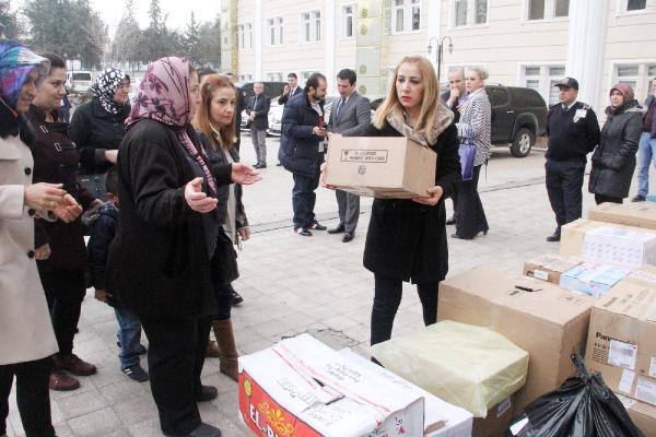 Polis eşlerinden çatışma bölgesindeki polislere börek ve fanila