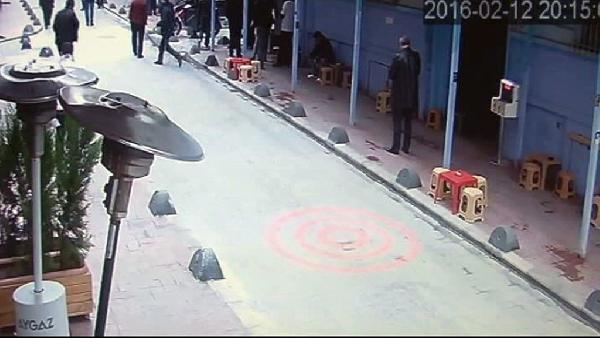 Beyoğlu'nda 5 katlı binanın çöktüğü an