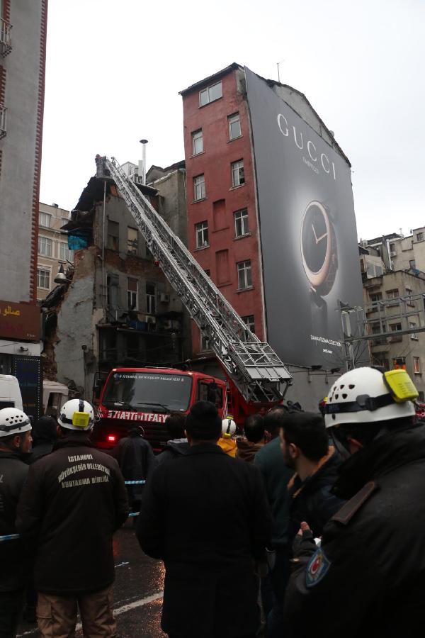 (FOTOĞRAF) OLASI FACİAYI OTOPARKÇILAR ÖNLEDİ
