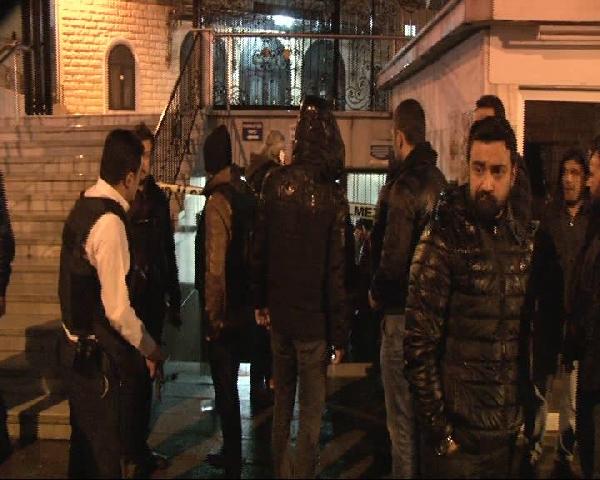 (geniş haber)- PENDİK'TE SOYGUNCUYU REHİNE ETKİSİZ HALE GETİRDİ