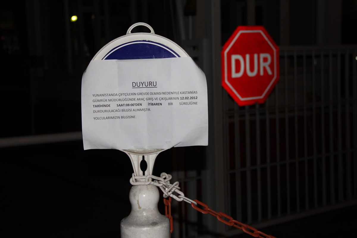 Sınırda geçişler tamamen durdu