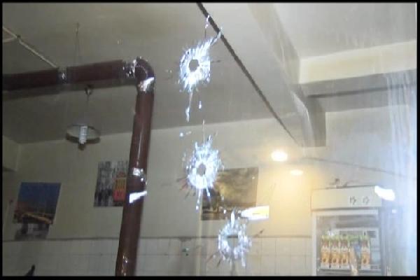 (ek bilgi ve fotoğrafla)- Fatih'te kahvehaneye silahlı saldırı: 1 yaralı
