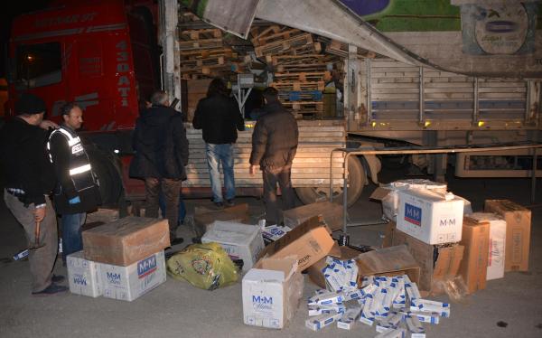 TIR'ın dorsesinde 40 bin paket kaçak sigara ele geçirildi