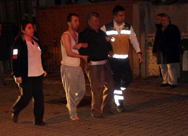 Sigaradan çıkan yangın 3 evi kül etti