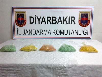 Diyarbakır'da 4 bin 800 ecstasy hap ele geçirildi