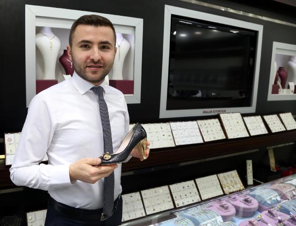 Müşteri istedi altın tabanlı, pırlanta ve zümrüt işlemeli ayakkabı yaptı
