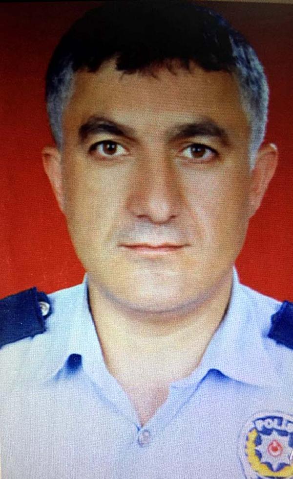 Oğlunun öldürdüğü polis toprağa verildi