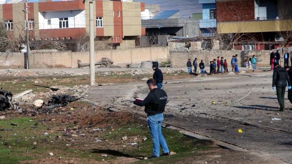 Kızıltepe'de bomba tuzaklanan araç imha edildi