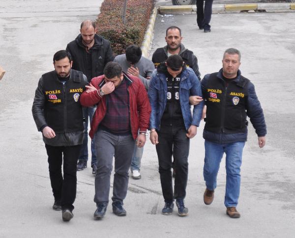 Şantiyeden elektrik kablosu çalan 4 kişi yakalandı