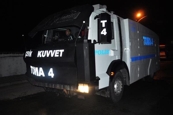 Polisten izinsiz gösteriye müdahale