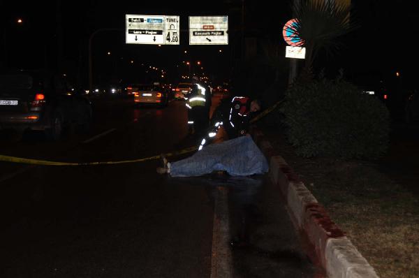 Motosiklet yayaya çarptı: 1 ölü, 1 yaralı