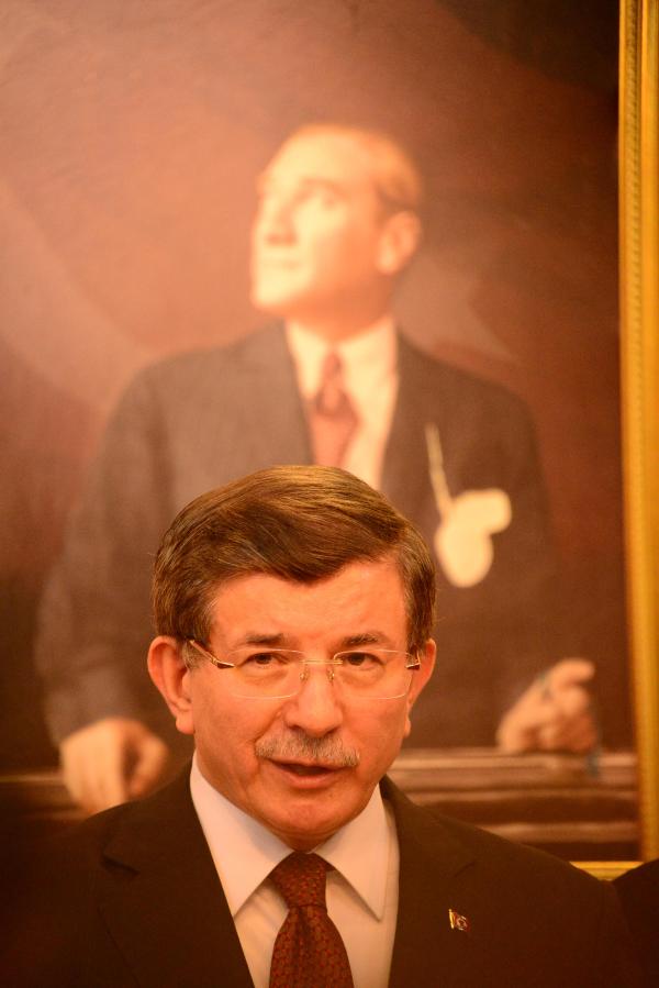 Davutoğlu: Bölücü terör örgütüne karşı dik duracağız (4)