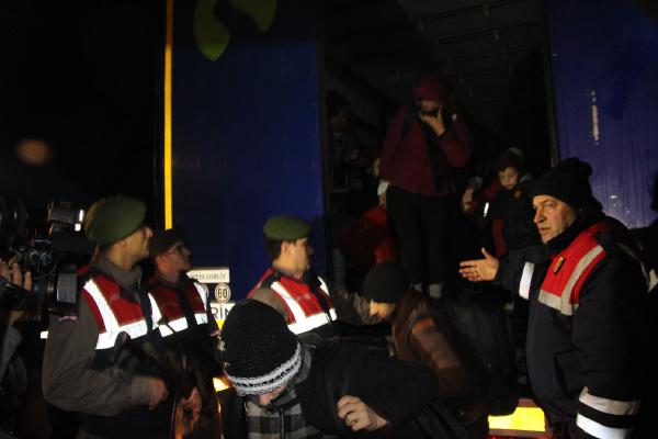 Kapıkule'de durdurulan TIR’da 97 Suriyeli kaçak yakalandı
