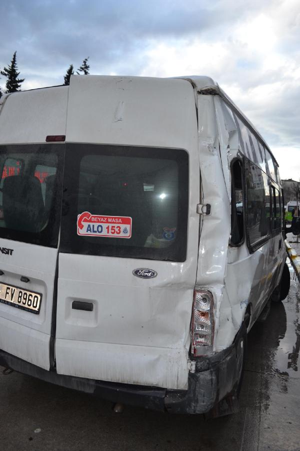Tanker kırmızı ışıkta bekleyen araçlara çarptı: 1 yaralı