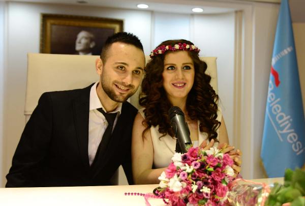 Sevgililer Günü’nde nikah dairelerinde yoğunluk yaşandı