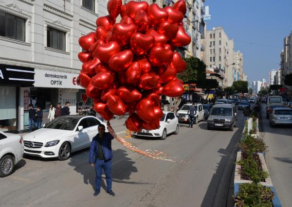 Uyanık girişimcinin kalpli balonları yok sattı