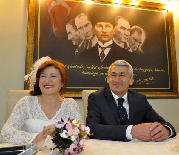 Sevgililer Günü’nde evlendiler