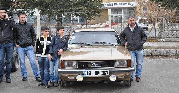Klasik otomobil tutkunları bir araya geldi