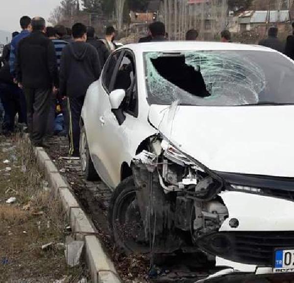 Otomobilin çarptığı genç öldü