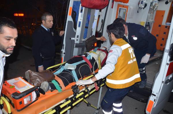 Otomobil, yayalara çarptı: 5 yaralı