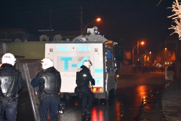 Turgutlu'da ses bombası atan gruba müdahale