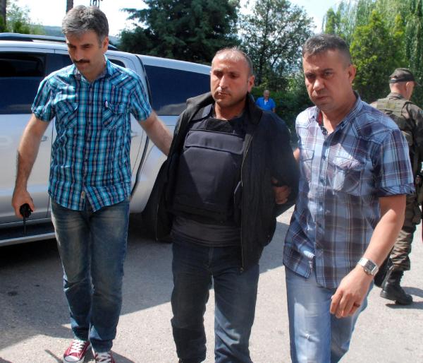 Sattığı tabanca ile öldürülmüş