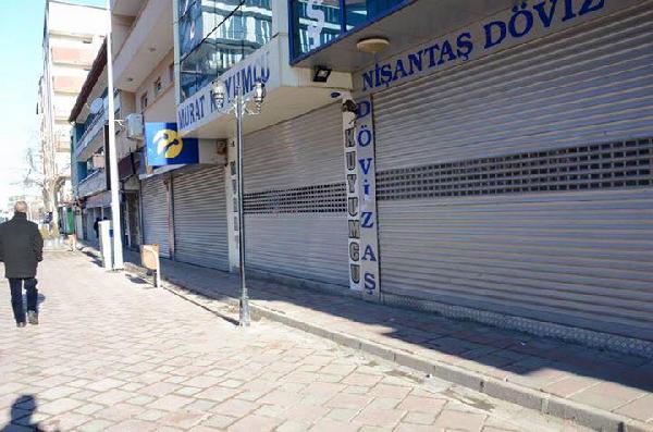 Doğubayazıt'ta esnaf kepenk açmadı