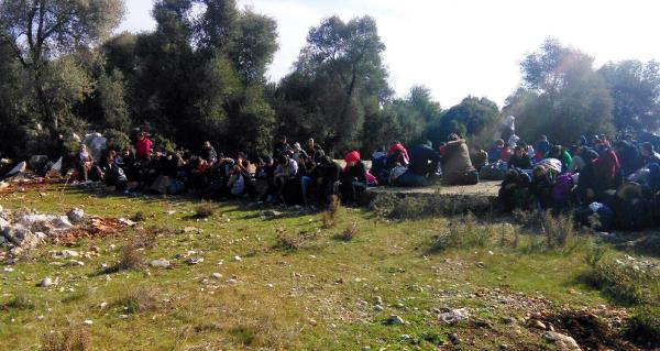 Demre'de 92 kaçak ve 8 insan kaçakçısı yakalandı