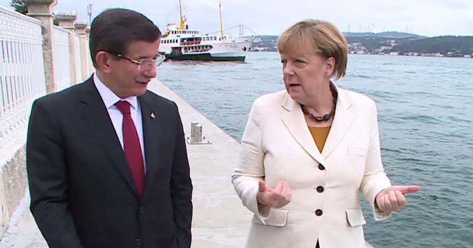 Davutoğlu, Merkel'i PYD konusunda uyardı