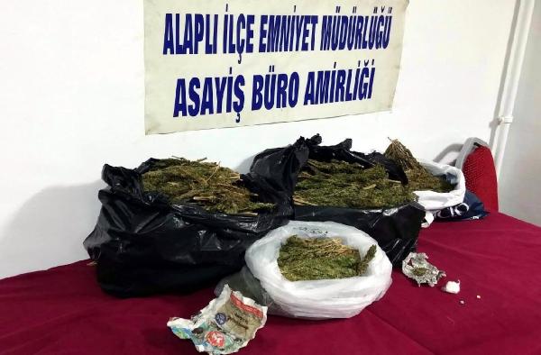 Polisin 'dur' ihtarına uymadı, otomobilinden uyuşturucu çıktı