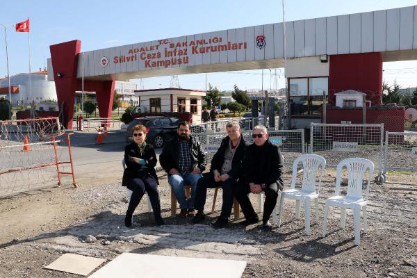 CHP'li Yarkadaş, Can Dündar ve Erdem Gül'ü ziyaret etti