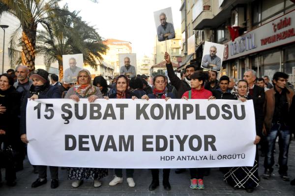 Antalya'da, HDP'nin Öcalan protestosuna polis müdahalesi