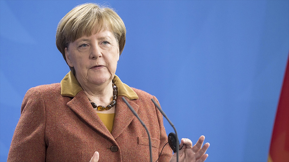 Merkel: Avrupa ve Türkiye yükü paylaşmalı