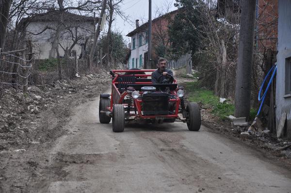 Hurdalarla toplama araç yaptı