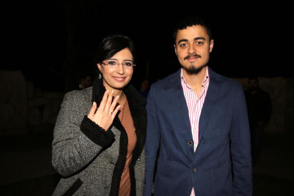 Evlilik programlarıyla dalga geçerek evlilik teklifi yaptı