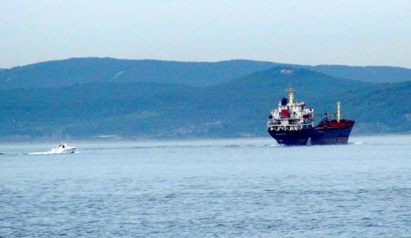 Rus askeri kargo gemisi Çanakkale'den geçti