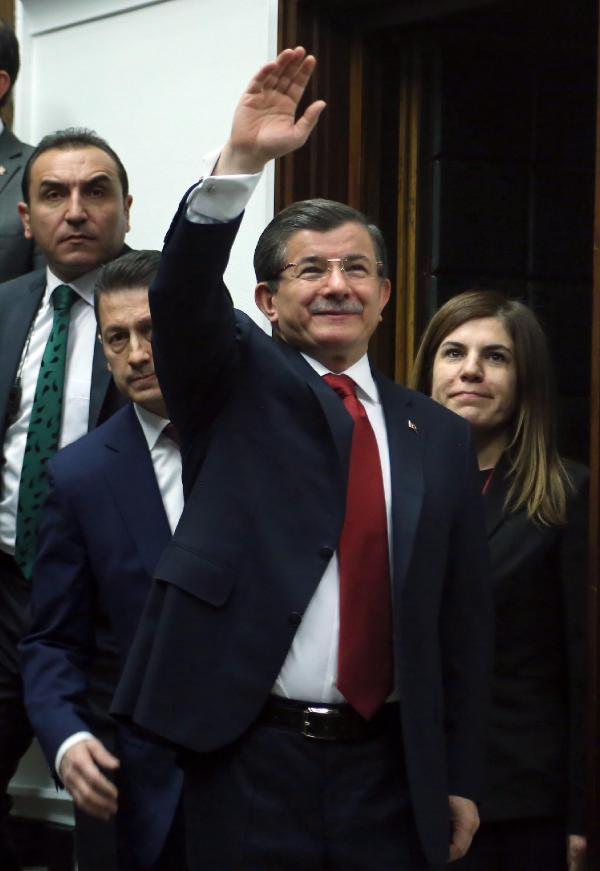 Davutoğlu: Azez'e yaklaşırlarsa bizden en şiddetli tepkiyi görecekler
