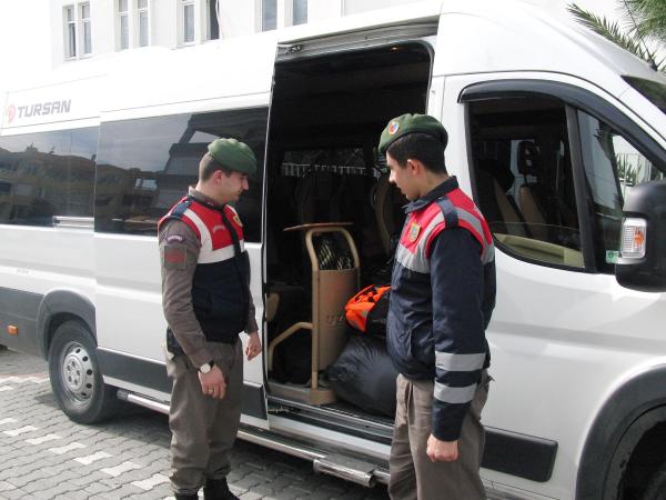 Jandarmanın durdurduğu 5 minibüste 158 mülteci yakalandı